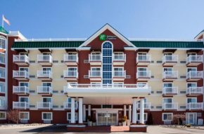 Гостиница Holiday Inn Express Hotel & Suites Petoskey, an IHG Hotel  Петоски